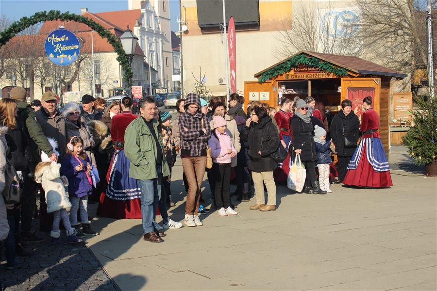 advent u krizevcima i bozicni ples25