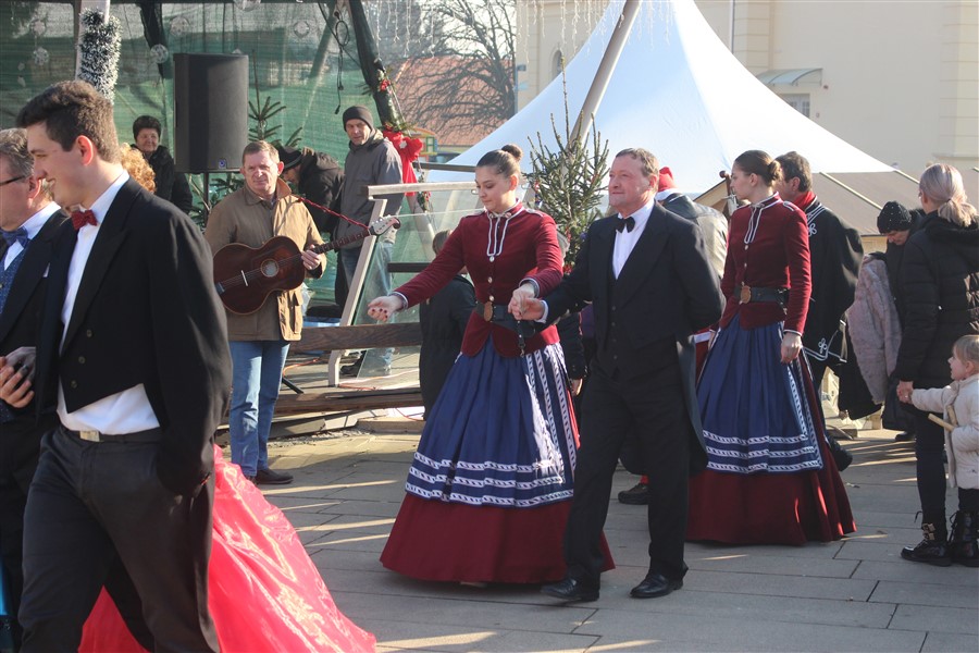 advent u krizevcima i bozicni ples35