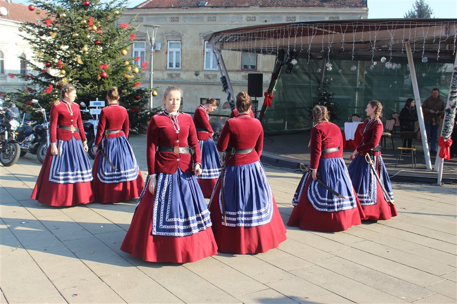 advent u krizevcima i bozicni ples39