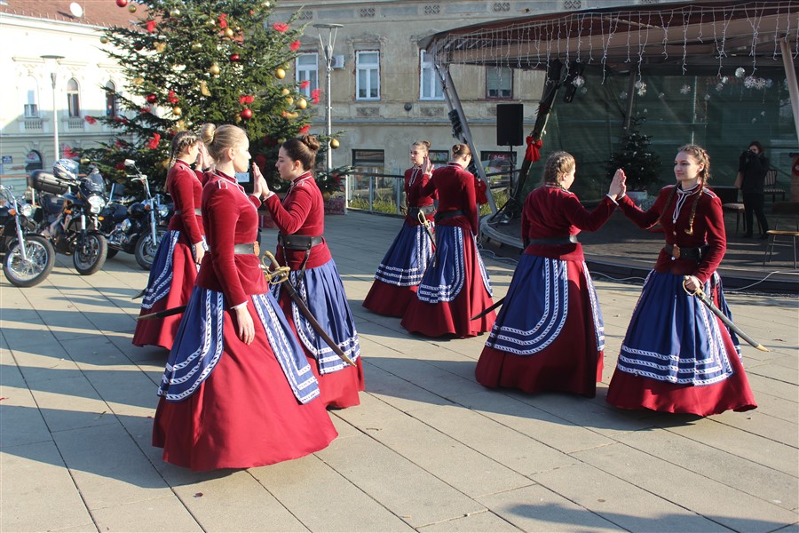 advent u krizevcima i bozicni ples40