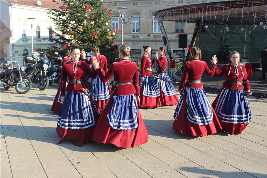 advent u krizevcima i bozicni ples41