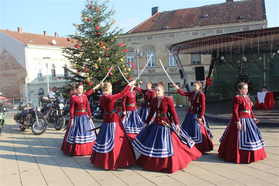 advent u krizevcima i bozicni ples44