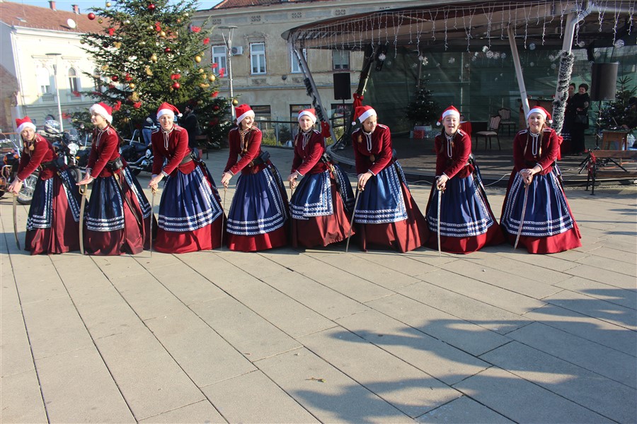 advent u krizevcima i bozicni ples56