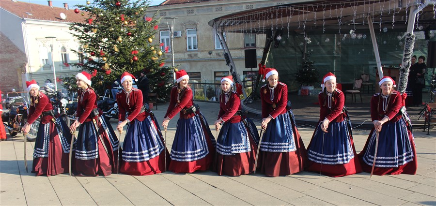 advent u krizevcima i bozicni ples57