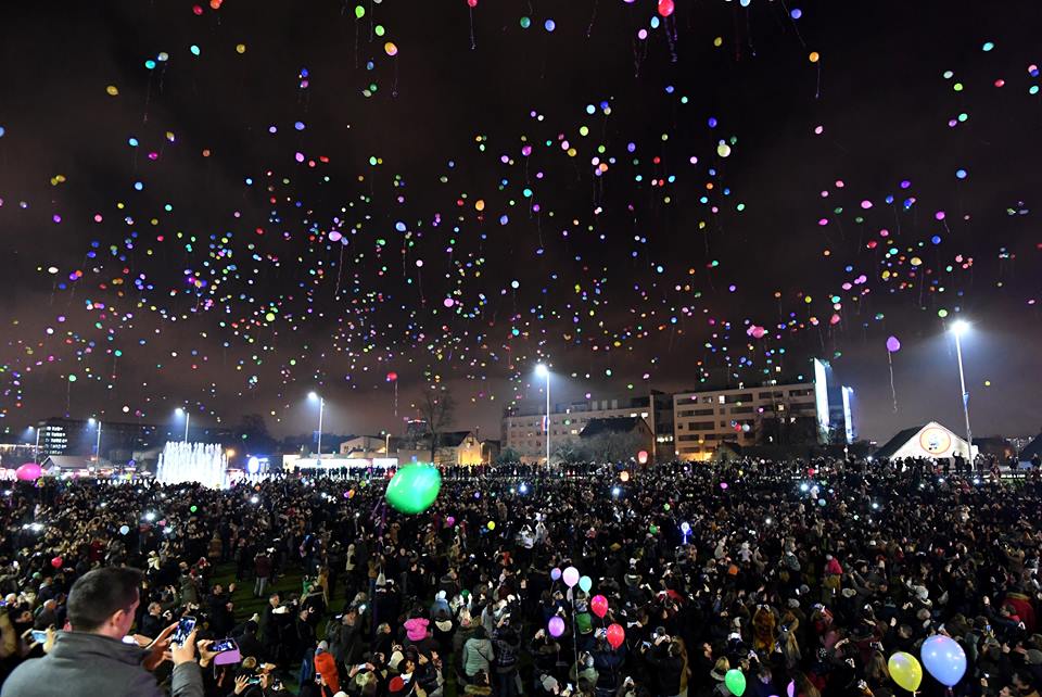 VIDEO Zagreb: U zrak pušteno 3000 svjetlećih balona