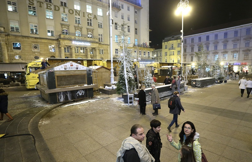 Zagreb: Nakon završenog Adventa počela je demontaža i uklanjanje adventskih kućica