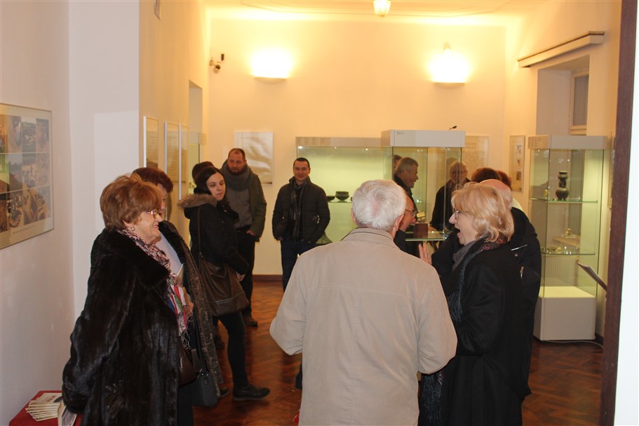 izlozba o brezovljanim u amz015