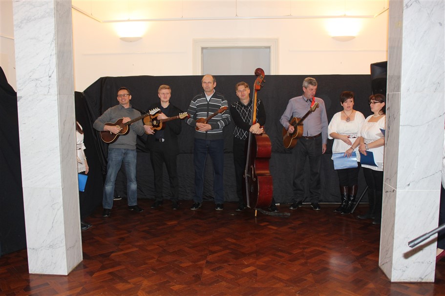 izlozba o brezovljanim u amz016