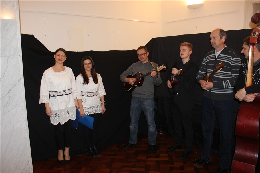 izlozba o brezovljanim u amz017