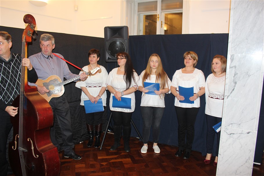 izlozba o brezovljanim u amz020