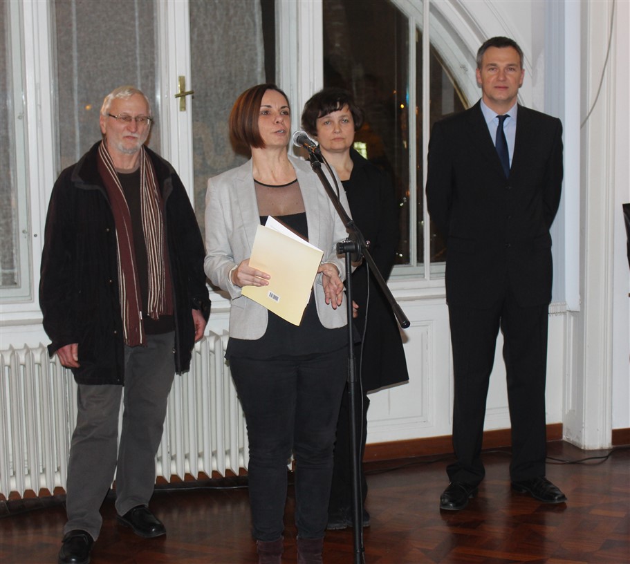 izlozba o brezovljanim u amz022