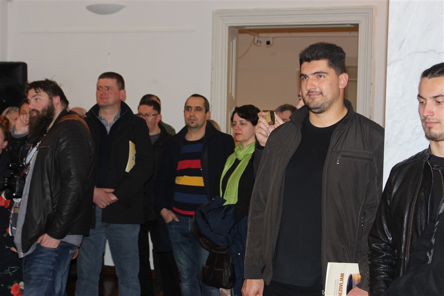 izlozba o brezovljanim u amz027