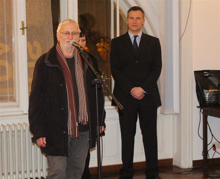 izlozba o brezovljanim u amz034