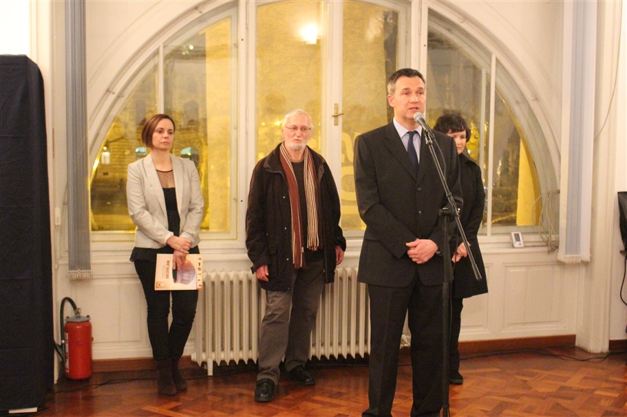 izlozba o brezovljanim u amz036