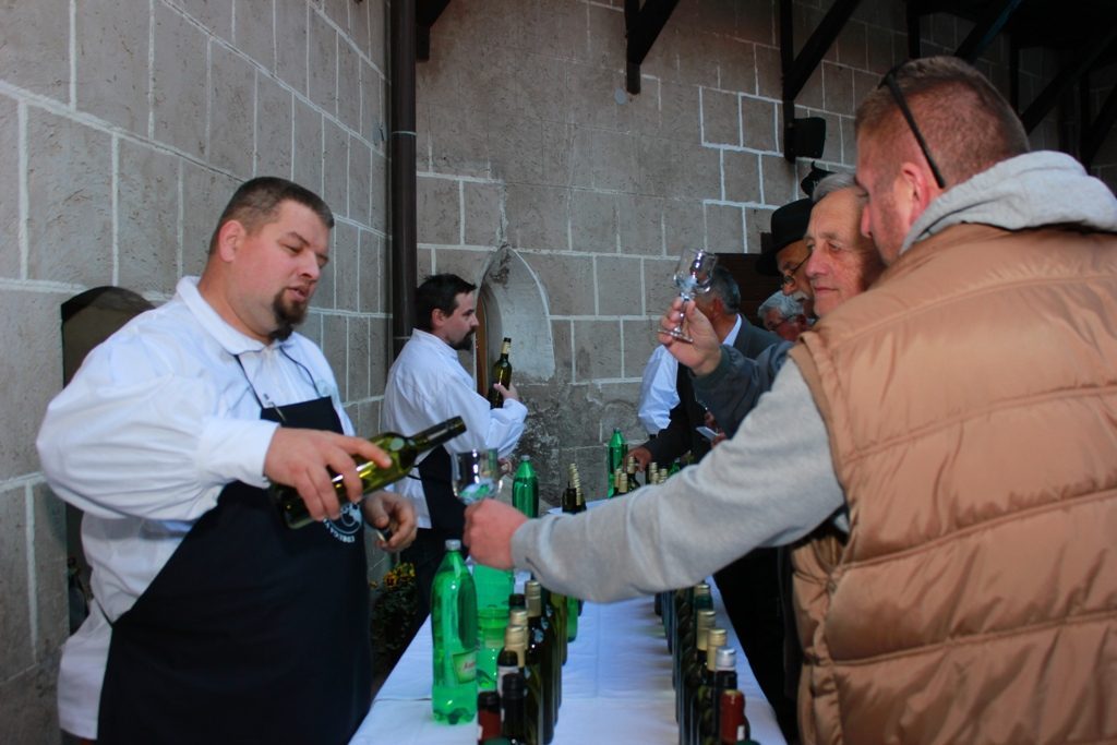 Đurđevački vinari osvojili 11 zlatnih medalja na međunarodnoj izložbi vina u Csurgu