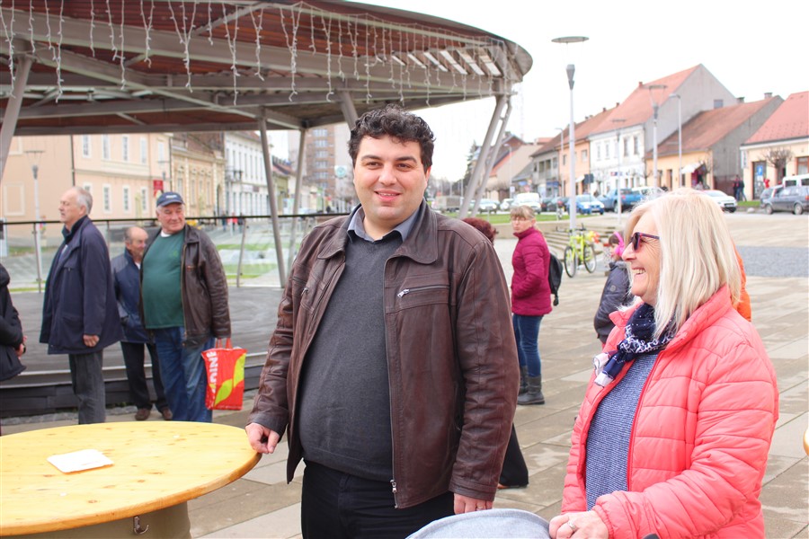 grad krizevci pocastio ribicama gradane povodom velikog petka02