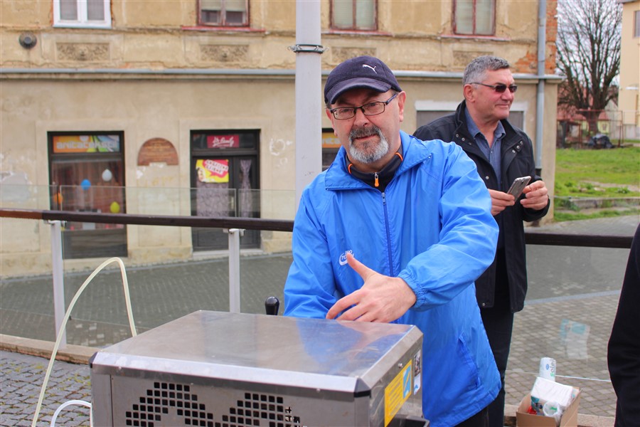 grad krizevci pocastio ribicama gradane povodom velikog petka04