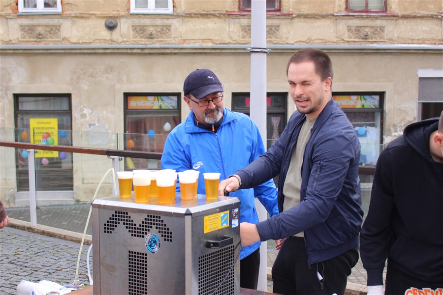 grad krizevci pocastio ribicama gradane povodom velikog petka16