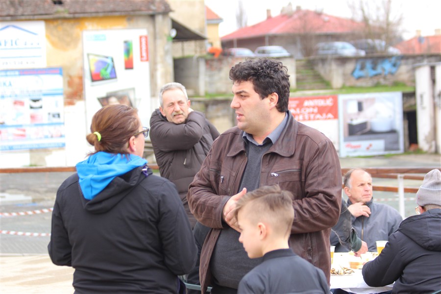 grad krizevci pocastio ribicama gradane povodom velikog petka39