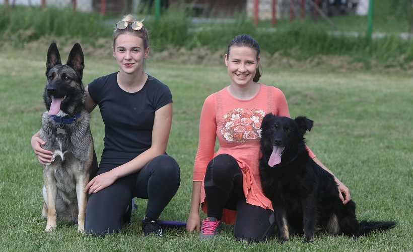 VIDEO Dora i Olga svoje pse treniraju da hvataju frizbi