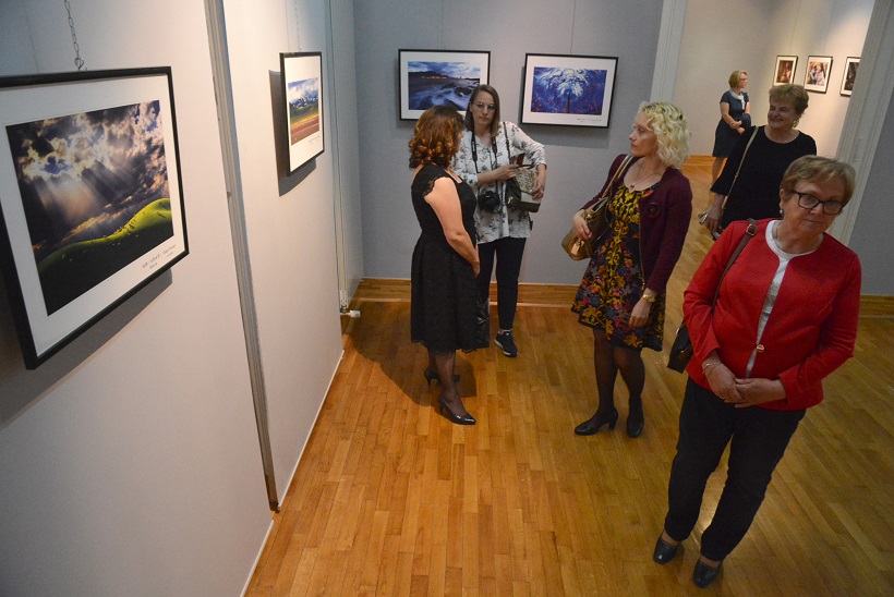 VIDEO Koprivnica: U Gradskoj galeriji otvorena izložba kineskih fotografa “Put svile”