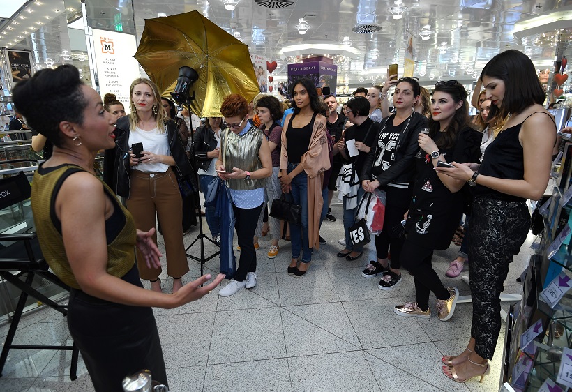 NOVA KOZMETIKA STIGLA U HRVATSKU Održana promocija make up branda Smashbox u trgovini Mueller