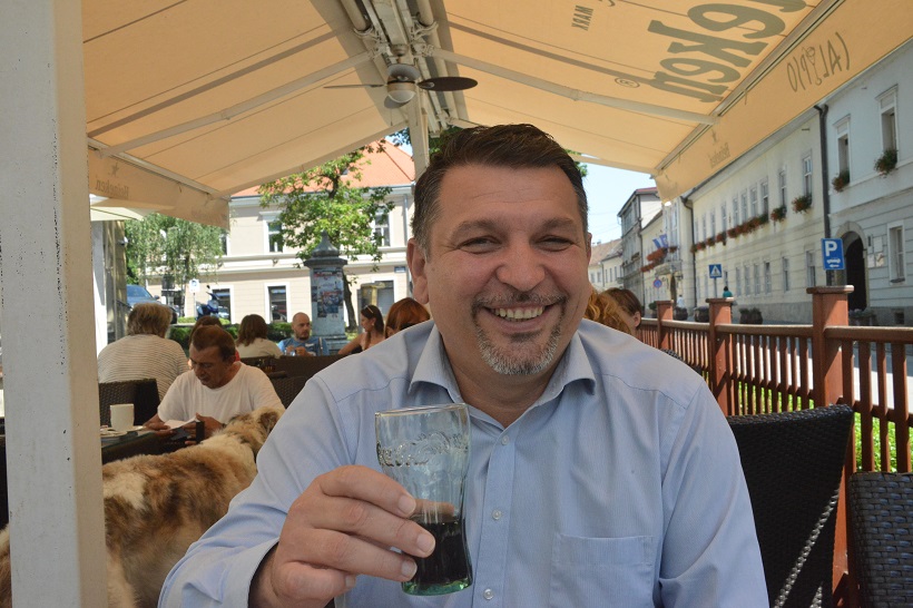 Saborskog zastupnika Željka Lackovića zatekli smo u Križevcima. -Hrvatska će pobijediti 1:0, a strijelac će biti Kalinić- rekao je kroz smijeh Željko Lacković.