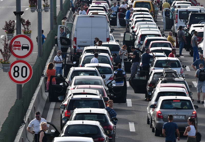 Beograd: Vozači oko 17 sati zaustavili vozila u znak prosvjeda zbog visokih cijena goriva u Srbiji