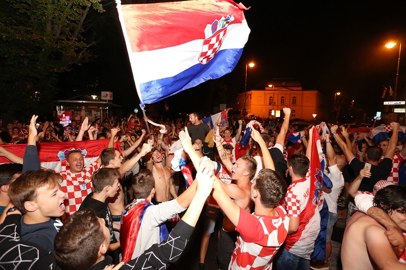 Karlovac: Navijačka euforija na gradskim ulicama nakon ulaska Hrvatske u finale