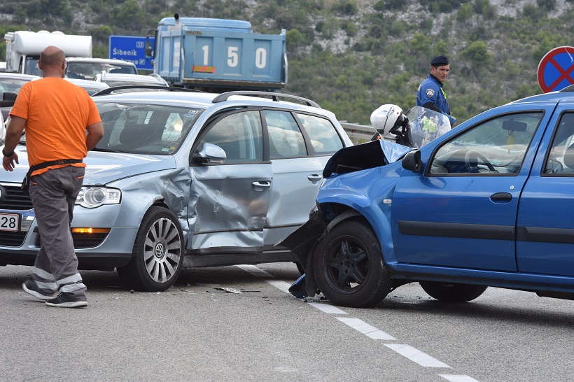 Osam osoba ozlijeđeno u prometnoj nesrećo kod Šibenika