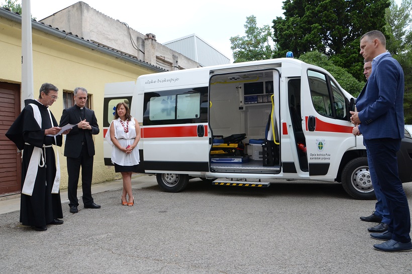 Pula: Biskupija darovala sanitetsko vozilo Općoj bolnici Pula