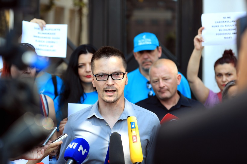Zagreb: Članovi Slobodne Hrvatske održali prosvjed protiv ministra Kujundžića