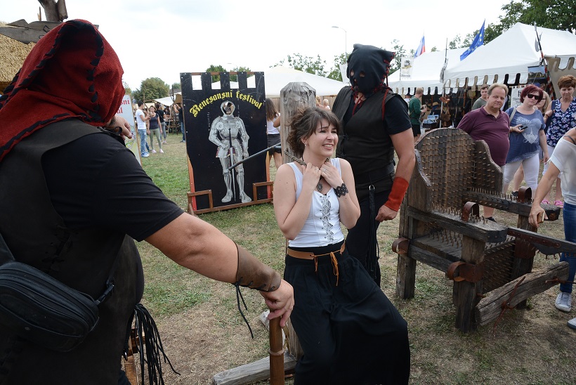 Koprivnica: Posjetitelji Renesansnog Festivala Testirali Svoju Hrabrost Na Spravama Za Mučenje