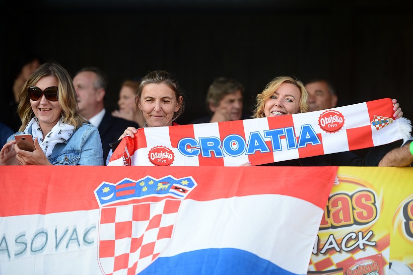Bjelovar: Navijači iščekuju početak utakmice NK Bjelovar - hrvatska nogometna reprezentacija