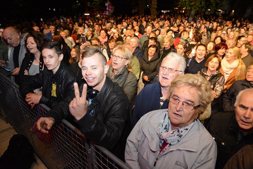 Bjelovar: Mladen Grdović oduševio nekoliko tisuća obožavatelja koncertom povodom Dana Grada