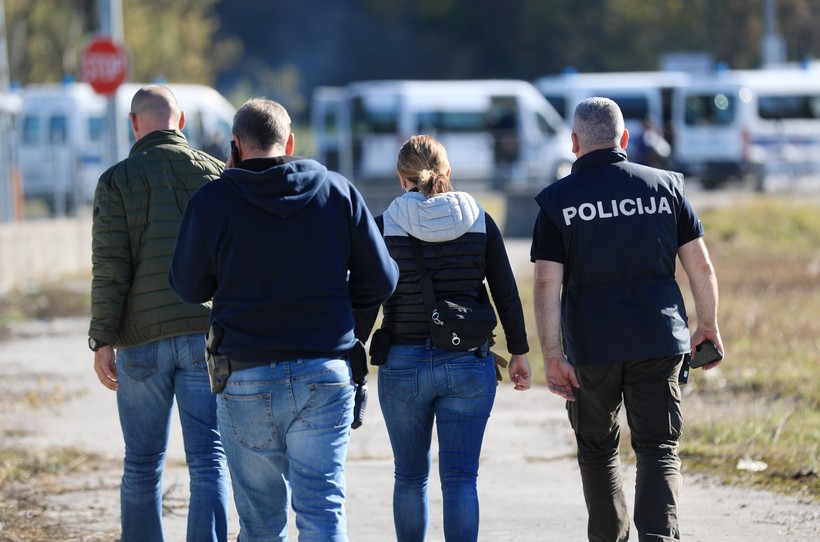 FILMSKA POTJERA Krijumčar migranata pokušao policiju izgurati s ceste