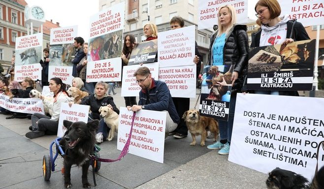 Prijatelji životinja ‘okupirali’ Jelačić plac u Zagrebu