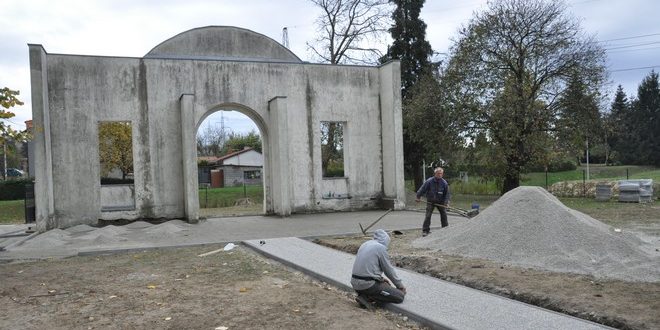 Uređuju prilazni put i staze na Židovskom groblju u Koprivnici