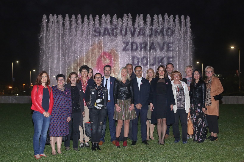 Na zagrebačkim fontanama obilježen mjesec borbe protiv raka dojke