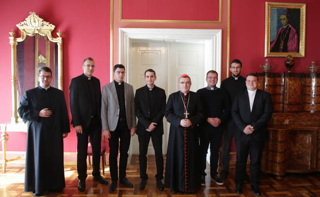 Kardinal Bozanić uručio dekrete ovogodišnjim đakonima