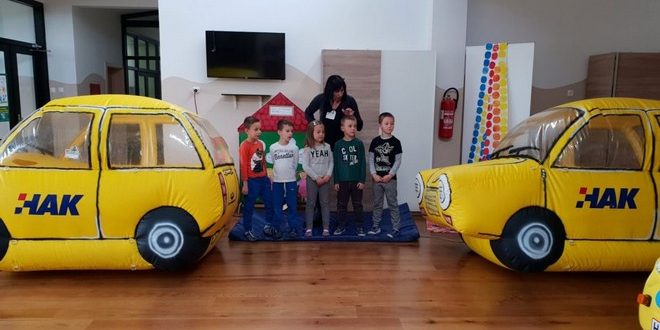 FOTO Đurđevački mališani učili prometne propise i vozili električni auto