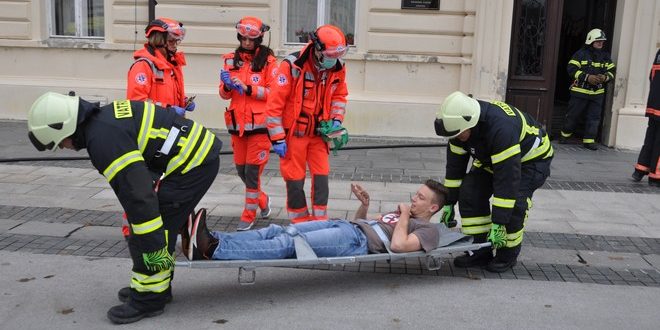 [VIDEO/FOTO] Atraktivna vježba civilne zaštite // ‘Žrtve potresa’ spašavalo 60 pripadnika koprivničkih hitnih službi