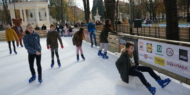 Bjelovar:  Današnjim otvorenjem Bjelovarčani prvi u Hrvatskoj dobili zimsko klizalište na otvorenom
