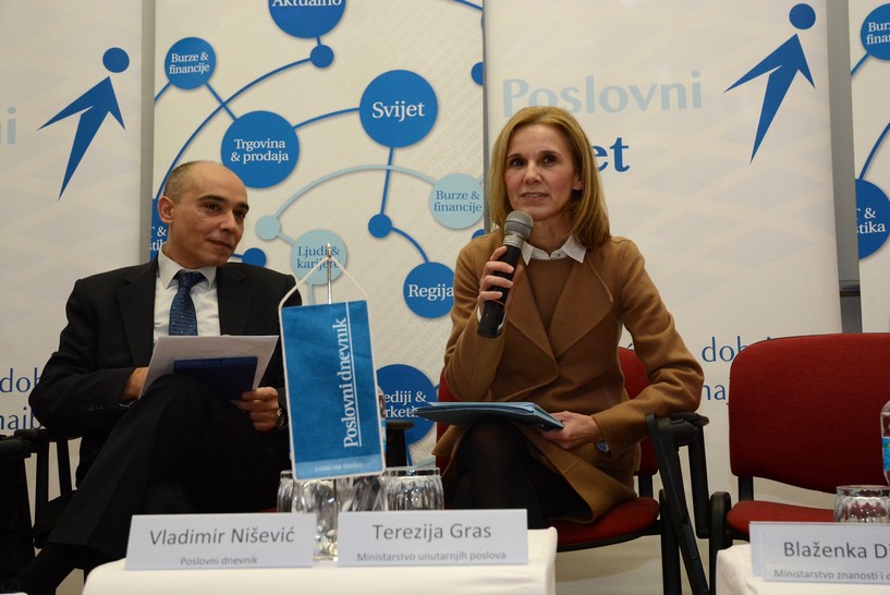 Glavni urednik Vladimir Nisevic i drzavna tajnica u MUP-u Terezija Gras. Foto: Damir Spehar/PIXSELL