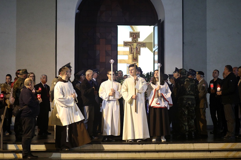 Zagreb: Na Dušni dan molitva i svijeće za žrtve komunistićkih zločina u Ljubijskoj ulici
