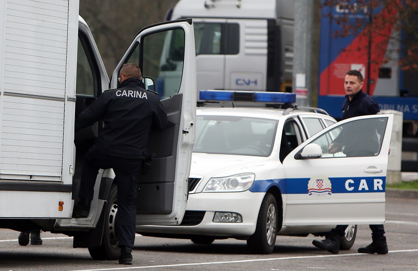 Karlovac: U redovnoj akciji policije i carine na odmorištu Draganić pronađen kamion s migrantima