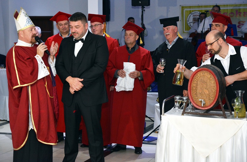 Goran Navojec postao počasni kum mladog vina na 15. Martinjskoj zabavi
