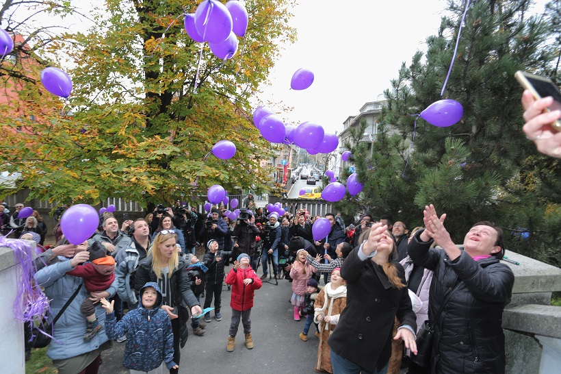 Zagreb: Ispred bolnice u Petrovoj obilježen Međunarodni dan svjesnosti o prijevremenom rođenju