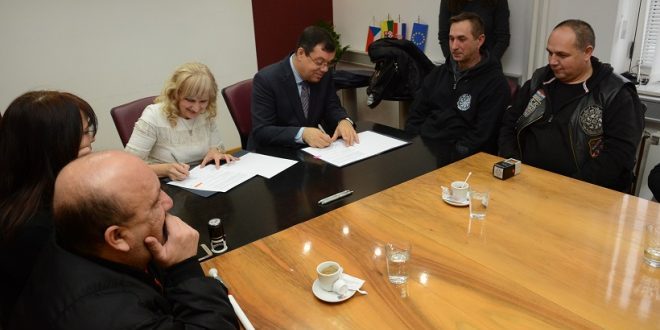 BJelovar: Župan Bajs potpisao ugovore s 14 Udruga za financiranje njihovih projekata