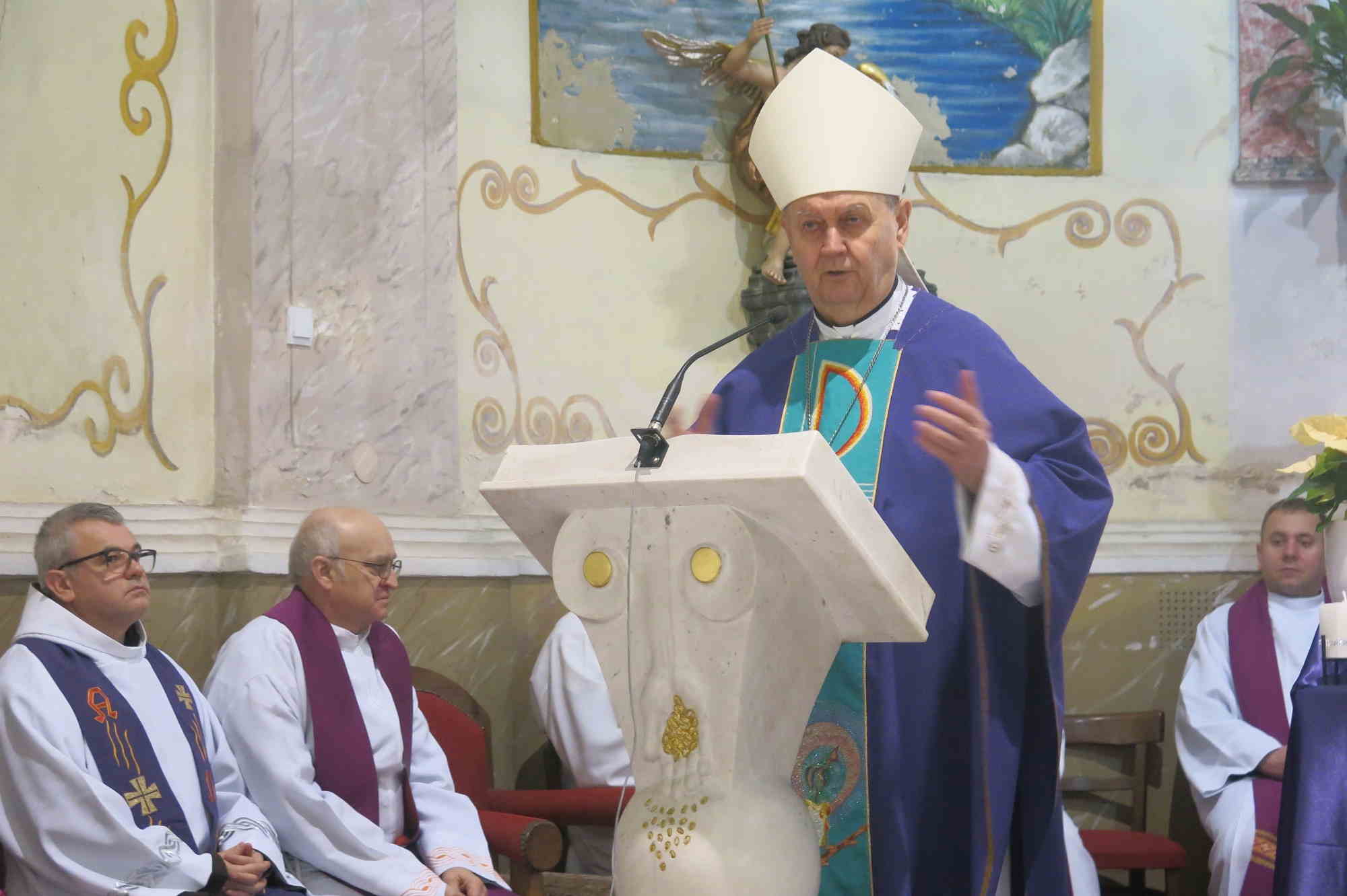 Biskup Mrzljak upozorio na materijalizam prisutan kod pohođenja grobova